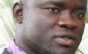 Eumeu Sène serre la main de Balla Gaye1