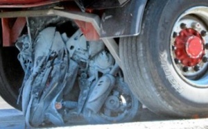 Accident mortel : Un conducteur de scooter se jette sous une voiture