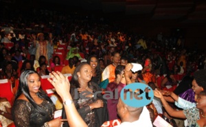 Coumba Gawlo fait danser Yaye Fatou Diagne, épouse d'Ahmed Khalifa Niass