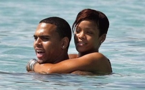Rihanna va se marier avec Chris Brown en bikini