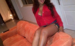 Nina Bineta toujours séduisante avec ses jambes de rêve 
