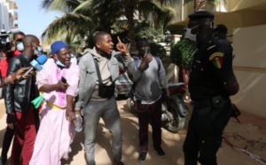 Accusé de viol / Ousmane Sonko soutenu par ses militants chez lui