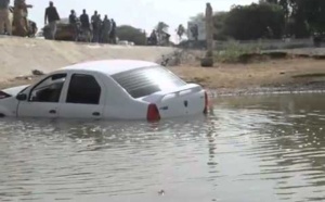 [Regardez!] Un véhicule tombe sous le pont de khor