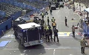 [VIDEO] Deux bombes font au moins deux morts au marathon de Boston