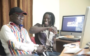 Le réalisateur Papis Niang en séance de travail avec Abou Thioubalo pour le tournage d'un nouveau clip!