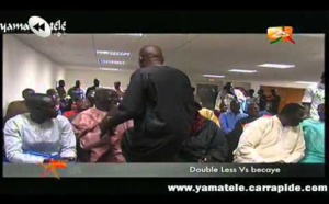 Image du Jour: Bécaye Mbaye se débat pour sortir des griffes de Double Less (Père de Balla Gaye 2)