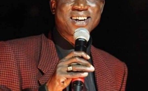"PAPA THIONE REND LE MICRO"