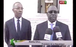 [Regardez!] Levée des couleurs au Palais de la République