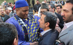 Ameth Saloum Dieng, de "Jeunesses Musulmane", avec le Président iranien Ahmadinejad
