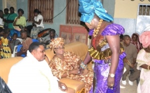 VIDEO - Ngoné Ndiaye Guéweul organise un Thiant Taille-basse, des marabouts invités à la soirée