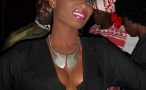 Le mannequin Katoucha Diop avec son joli coffre!