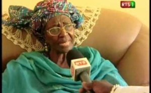 Hommage à Tapha Ndiaye qui fût reporter de lutte à la RTS [Regardez!]