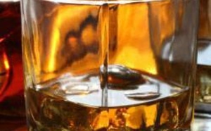 Treize fabricants clandestins de boissons alcoolisées arrêtés aux Parcelles Assainies