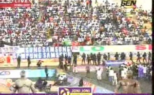 [Regardez!] L'arrivée de Tapha Tine au stade Demba Diop