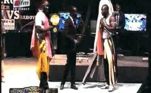 [Regardez!] Face to Face pour le combat de Bercy : Youssou Ndour et Matar Guèye animent la salle avec leur français approximatif