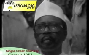 Gamou 1982 - Serigne cheikh Tidiane Sy "Al Maktoum" reçoit les "soldats Baye Djamil"