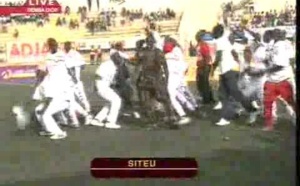 [Regardez!] Le Bakk du lutteur Siteu