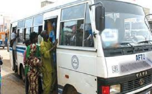 Retards, surcharges, vols, bousculades et...attouchements sexuels: Dans «l’enfer» des minibus Tata