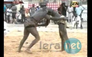 [Regardez!] Le victoire de Feu rouge sur Jokel