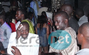 Dj Bouba de Zik Fm et Salla Bigué se défoulent dans une boite de nuit