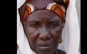 Une vieille dame morte se réveille à son enterrement et fait 68 blessés.