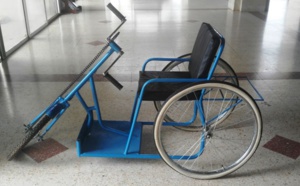 Secours à un homme au bord du suicide: Sidiki Kaba remet un tricycle à un militaire blessé et désespéré