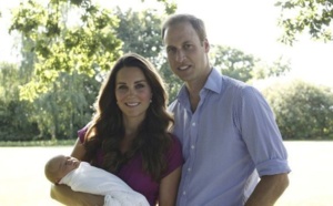 Les premières photos officielles du prince George dévoilés