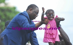 BUZZ raté: L'enfant n'aime pas le Président Sall et pleure