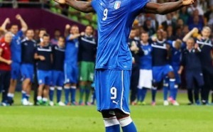 VIDEO: ANDIAMO AI MONDIALI ! Mario Balotelli qualifie l’Italie à la Coupe du Monde