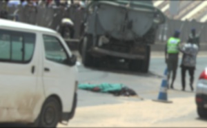 Urgent / Patte d'Oie: Un conducteur de scooter mortellement écrasé par un camion (image choquante, âmes sensibles s'abstenir)