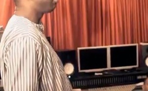 [Vidéo] Le chanteur Fallou Dieng en Studio. Regardez ce qu’il prépare !!