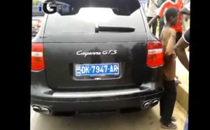 [Vidéo] Accident Au Rond Point De Ngor - Un 4x4 Cayenne Cts Renverse Un Talibe