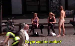 [Vidéo] Il drague les filles complètement nues 