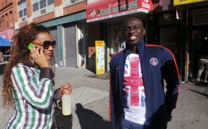 Pape Diouf et son épouse Bébé Basse se promènent dans les rues de New York