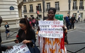 Le PDS manifeste contre Macky à Paris: “Macky est élu…Mais c’est sa femme qui gouverne”
