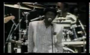 Souvenir-1988: Le spectacle époustouflant de Youssou Ndour dans un stade archicomble à Buenos Aires
