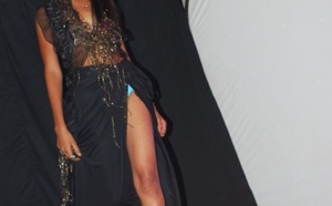 Un mannequin très sexy sur le podium !