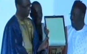 Youssou Ndour offre un cocktail à ses amis au Grand Théâtre. Regardez l’intégralité de la cérémonie !