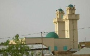 Rififi à la mosquée de Fadia Guentaba 2 : Le promoteur des produits "Khabatou sawda" traite l’imam de franc maçon