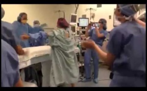 Vidéo : Une malade se permet une danse et fait vibrer le bloc opératoire avant sa double opération.