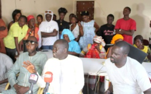 Ibrahima Sow et ses camarades déposent leurs baluchons au parti Rassemblement pour la Vérité / Dëgg Moo Woor
