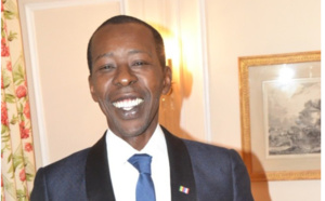 Rumeurs sur l'amputation de sa jambe: Cheikh Amar en grande forme dans son salon