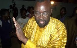 Moustapha Cissé Lô s'en prend aux journalistes : "Si vous ne voulez pas que je donne de l'argent aux griots..."