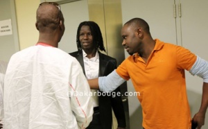 Baba Hamdy en pleine discussion avec Abou Thioubalo