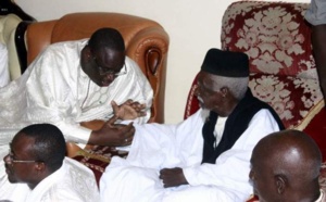 [Vidéo] Macky Sall reçoit une prière sur sa tête de la part de Serigne Sidy Mokhtar.