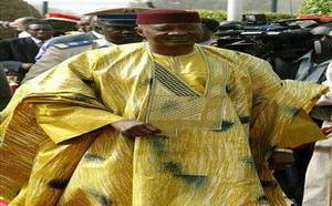 Poursuites contre ATT pour "haute trahison" - Communiqué du Gouvernement du Mali