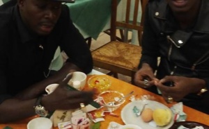 Samba Keinde déjeune avec son ami Waly Seck