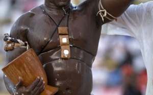 Gris Bordeau encaisse 35 millions de FCFA des mains de Aziz Ndiaye puis disparaît dans la nature