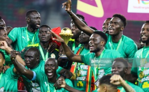 DANS L'AVION : L'arrivée des Lions du Sénégal