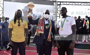 Photos / Remise de la Coupe: Le Président Sall en compagnie de capitaine Koulibaly et du coach Aliou Cissé